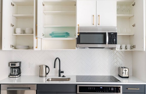 Woodmont Triangle Apartment | Blueground | Woodmont, pool & w/d, nr Bethesda Row
