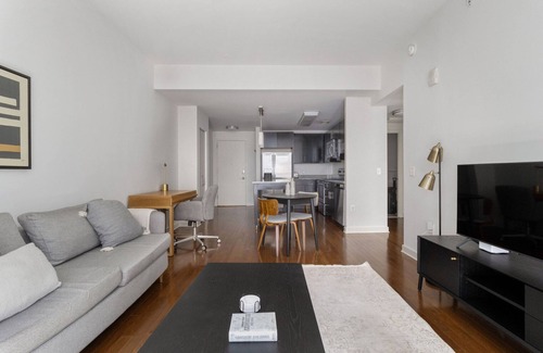 Woodmont Triangle Apartment | Blueground | Woodmont Triangle, pool, nr Bethesda