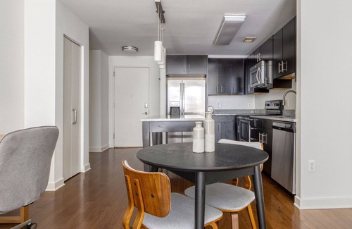 Woodmont Triangle Apartment | Blueground | Woodmont Triangle, pool, nr Bethesda