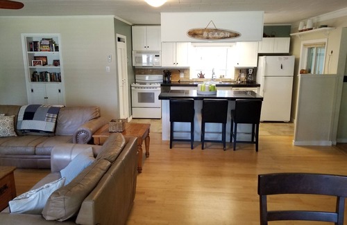 Zurich Cottage | Bluehaven Cottage, Grand Bend, Ontario