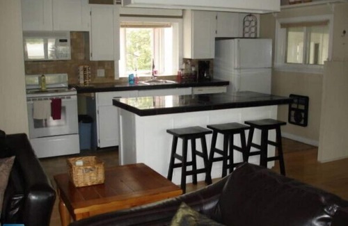 Zurich Cottage | Bluehaven Cottage, Grand Bend, Ontario