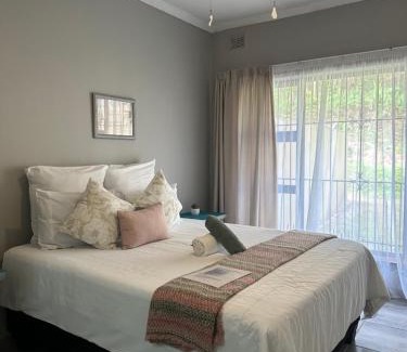 Palm Beach House | BlueHive guesthouse