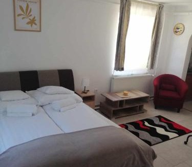 Jaszbereny Apartment | Blueline Motel