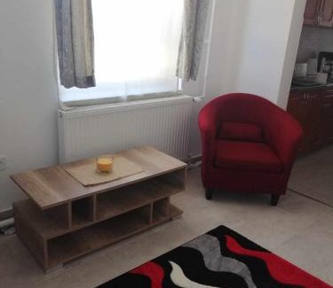 Jaszbereny Apartment | Blueline Motel