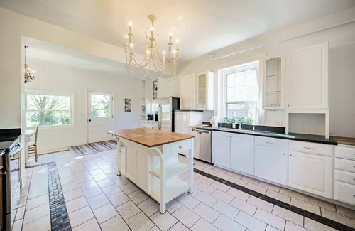 Blue Ridge House | Bluemont Belle is settled on a Historic Equestrian VA Estate