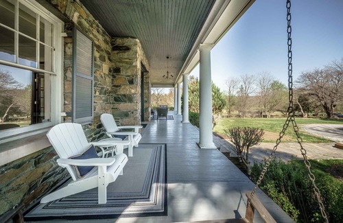 Blue Ridge House | Bluemont Belle is settled on a Historic Equestrian VA Estate