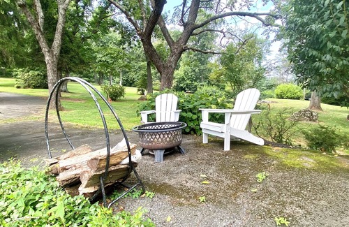 Bluemont Apartment | Bluemont Escape: Walk to Appalachian Trail and Bear Chase Brewery