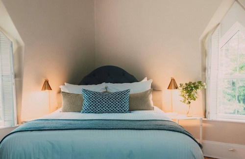 Lunenburg Hotel | Bluenose Lodge