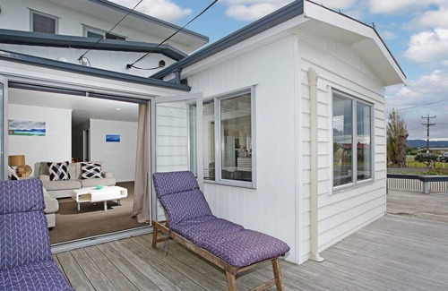 Whakatiwai House | #BlueSeasVillaViews - 4 Kayaks -Wi-Fi - BBQ