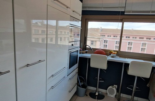 Est Apartment | "BlueSky" air-conditioning-wi-fi garage- 5m from town center.