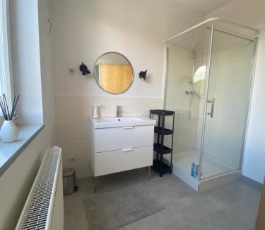 Ehrenstein Apartment | Bluestone Appartements - 23qm free and near parking