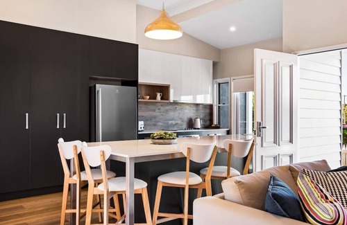 Toowoomba House | Bluestone Cottages "The Villa"
