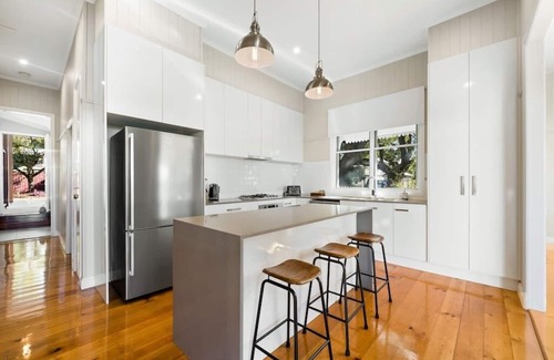 Toowoomba House | Bluestone Cottages "The Shop"