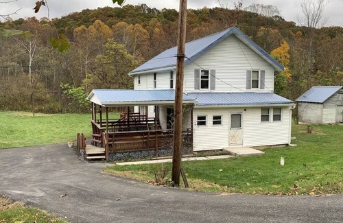 Bluewell House | Bluestone Farmhouse