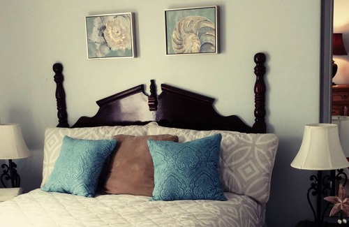 Florence House | Blueview 2 bedroom w/ pool