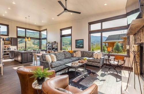 Silverthorne House | BlueViewRetreat backyard HOT TUB, Discounted $349 Cleaning STAY & PLAY amenities