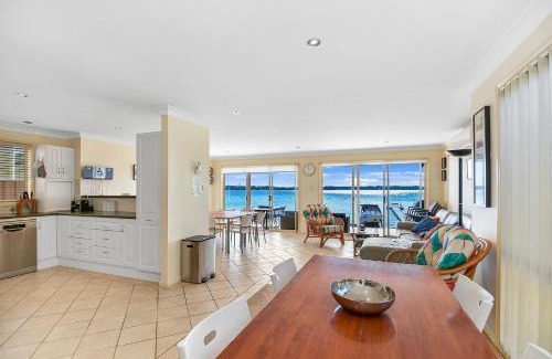Mannering Park House | Bluewater at Mannering Park