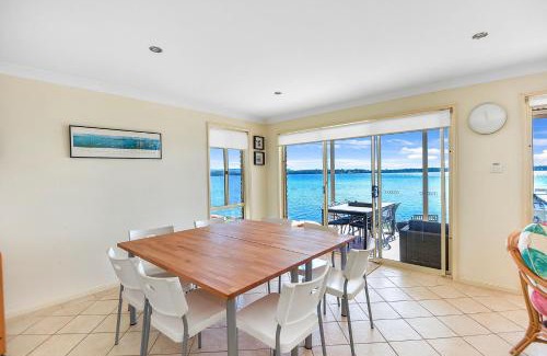 Mannering Park House | Bluewater at Mannering Park