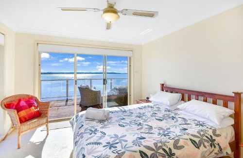 Mannering Park House | Bluewater at Mannering Park