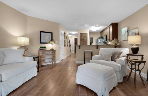Niceville Condo | Bluewater Bay Lakeside Condo|Tennis, Pools, Golf, Marina (w/Fee)|Short ride to Destin|Close to Eglin