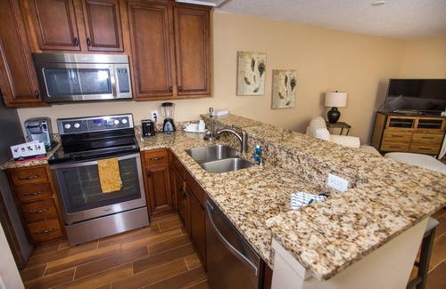 Niceville Condo | Bluewater Bay Lakeside Condo|Tennis, Pools, Golf, Marina (w/Fee)|Short ride to Destin|Close to Eglin