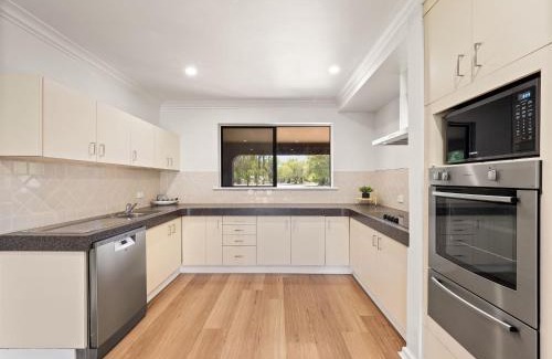 Broadwater House | Bluewater Retreat