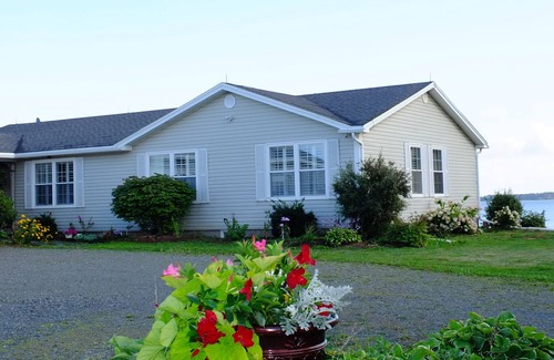 Vernon Bridge House | BLUEWATERS RETREAT VACATION HOME