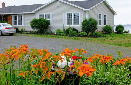 Vernon Bridge House | BLUEWATERS RETREAT VACATION HOME