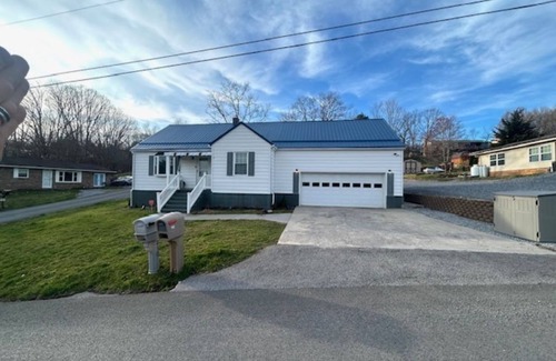 Bluewell House | Bluewell Trail Retreat