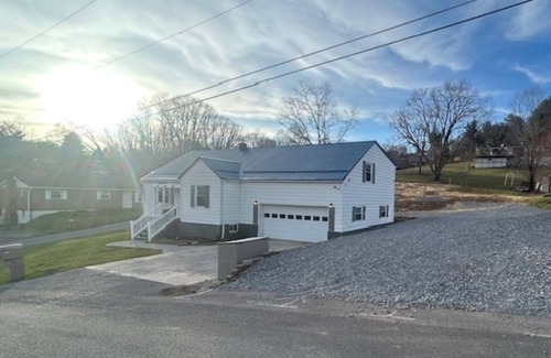 Bluewell House | Bluewell Trail Retreat