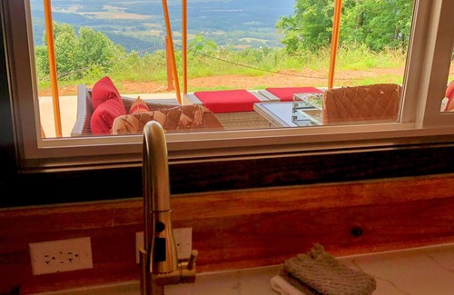Altamont RV Rental | Bluff side retreat: luxe tent with spa tub & breathtaking views near Savage Gulf