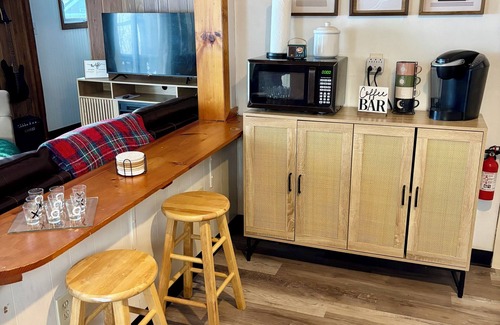 Chautauqua County Cottage | Bluffside Retreat-cozy cottage with panoramic views of Lake Erie