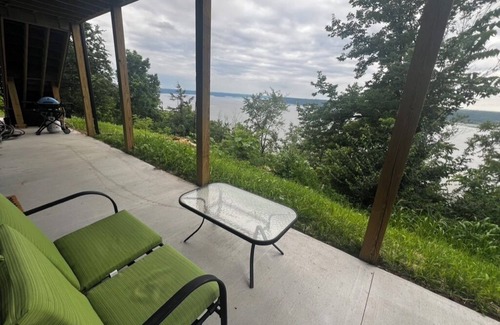 Eagle Mountain House | Bluffside Retreat overlooking the Mississippi River, Ferryville, Wi