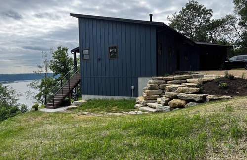Eagle Mountain House | Bluffside Retreat overlooking the Mississippi River, Ferryville, Wi