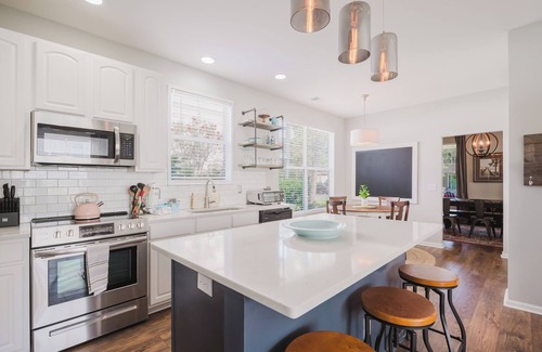 Bluffton House | Bluffton Breezy charming home in the heart of in Old Town Bluffton.