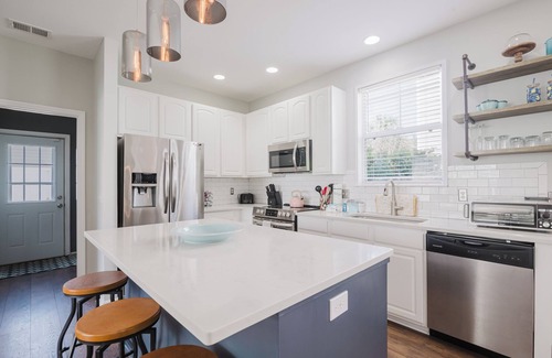 Bluffton House | Bluffton Breezy charming home in the heart of in Old Town Bluffton.