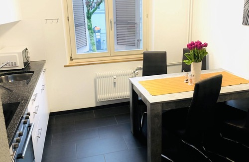 Zollikofen House | Blumiges Appartement 7 Min. von Bern-Zentrum entfernt