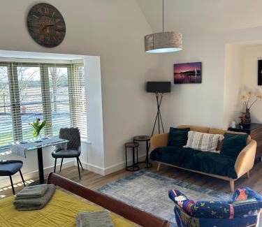 Boxgrove Apartment | Blundens Holiday Lets - Dawmill