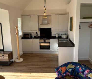 Boxgrove Apartment | Blundens Holiday Lets - Dawmill