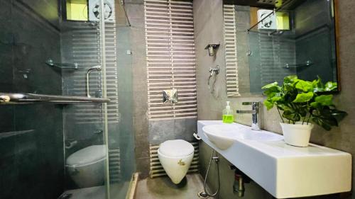 Green Park Apartment | BluO 3BHK Green Park, Private Garden Lift - Balcony
