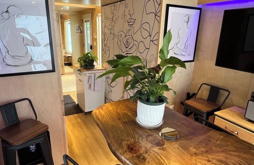 Chatham House | BLUSH: Boutique TINY home*private spa*walk to town