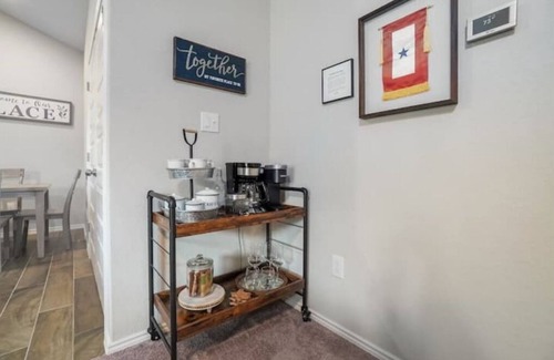 Heritage House | BMT Cozy Lackland AFB Casita inside 1604 Sea World