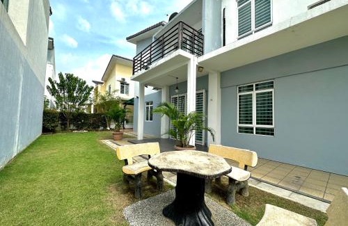 Rawang House | BNB Casa Grande at Rawang - spacious, 15 pax and WiFi