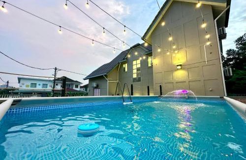 Bandar Country Homes Villa | BNB Country Homestay, Rawang - 16 pax, pool, huge garden