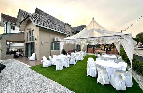 Bandar Country Homes Villa | BNB Country Homestay, Rawang - 16 pax, pool, huge garden