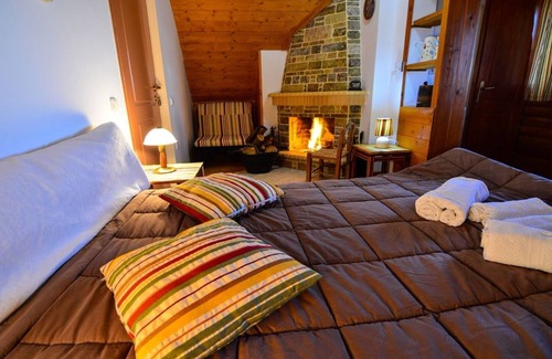 Synikia Mesi Trikalon House | BnB Italiano - Attic Room Trilple
