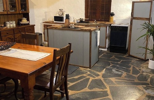 Burra Cottage | BnB Rural Country Blues Cottage 1 acre retreat