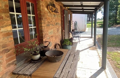 Burra Cottage | BnB Rural Country Blues Cottage 1 acre retreat