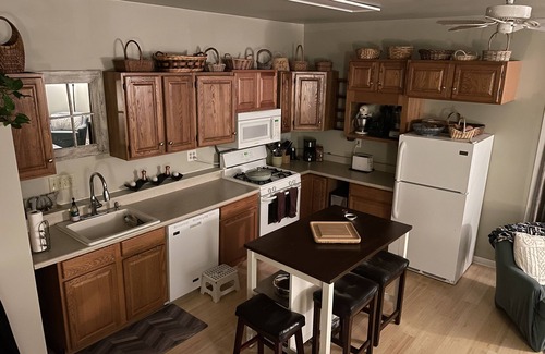 Coventry Apartment | BnB “The Get Away” 600sf on Rock Farm, Wooded, Trails, UConn, Private, Clean 5⭐️