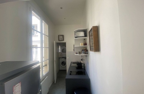 Les Halles Apartment | BnBNook - Boutique 1BR near Louvre Museum